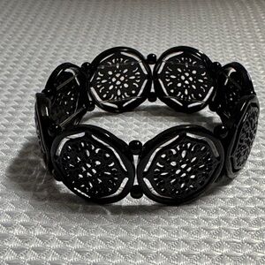 Black Enamel Filigree Metal Stretch Bracelet BOHO Gothic 7”